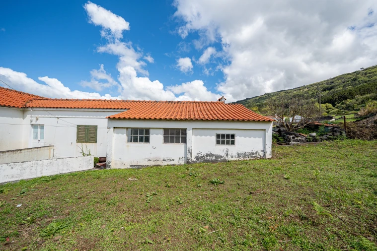 Moradia T5 para Venda em Lajes do Pico Foto 27