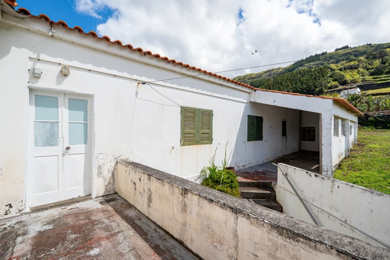 Moradia T5 para Venda em Lajes do Pico Foto 24