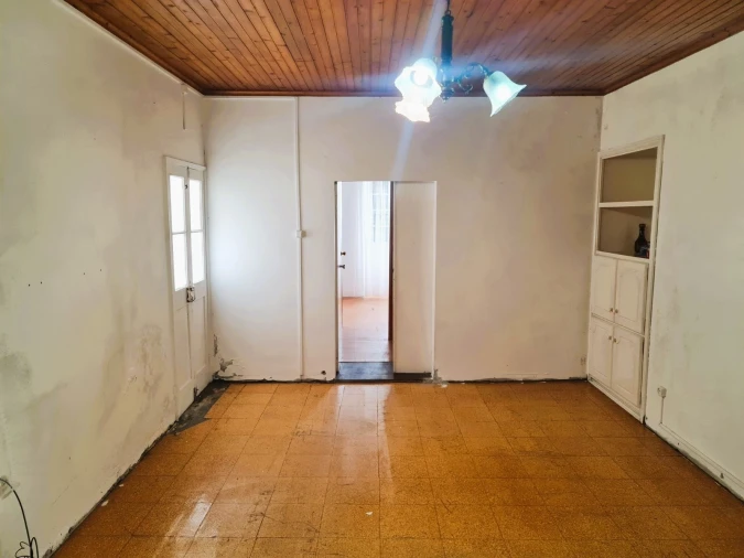 Moradia T5 para Venda em Lajes do Pico Foto 10