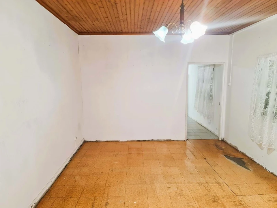 Moradia T5 para Venda em Lajes do Pico Foto 9