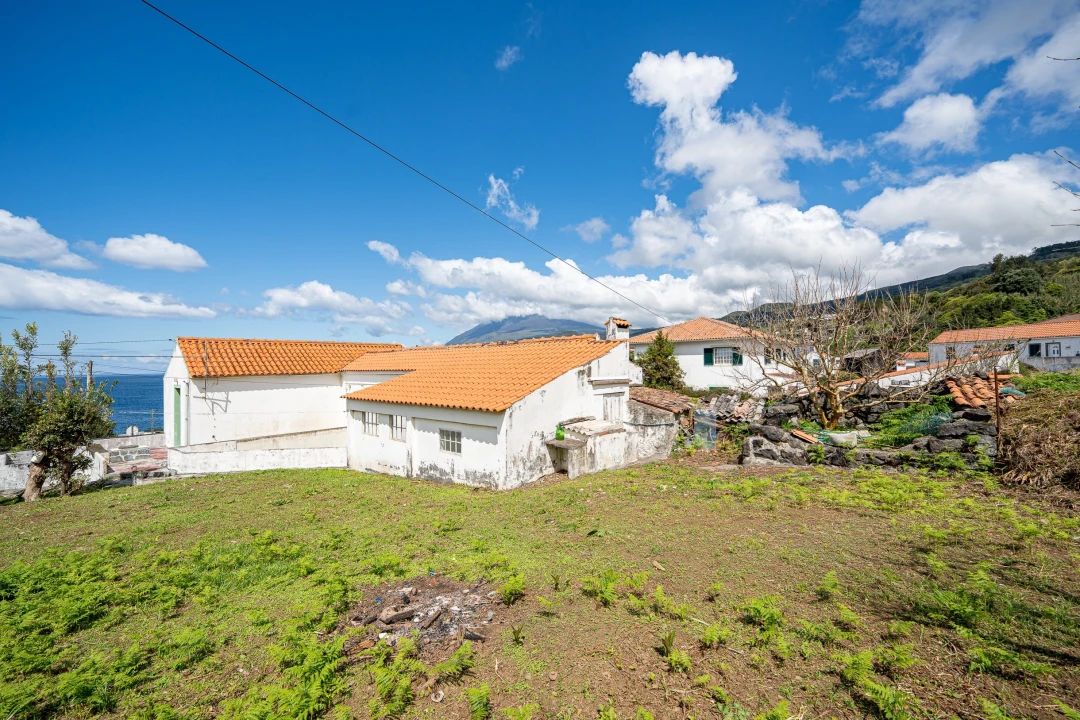 Moradia T5 para Venda em Lajes do Pico Foto 26