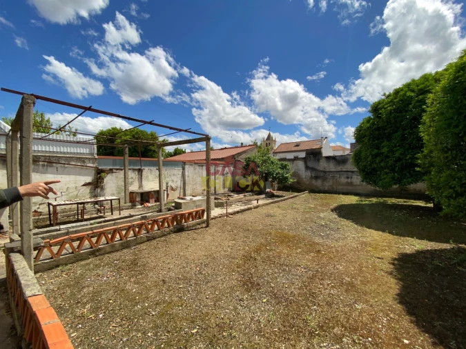 Moradia T6 para Venda em São João Baptista Foto 7