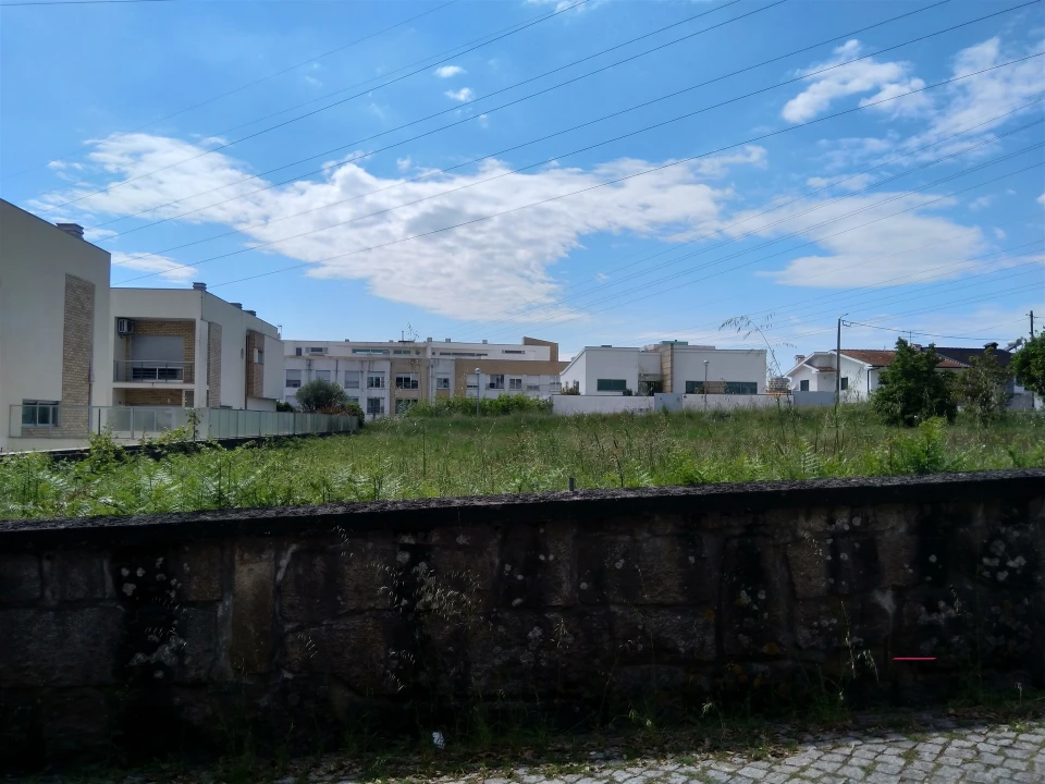 Terreno para Venda em Cidade da Maia Foto 13