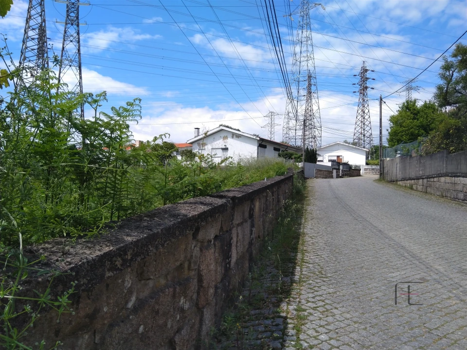 Terreno para Venda em Cidade da Maia Foto 2