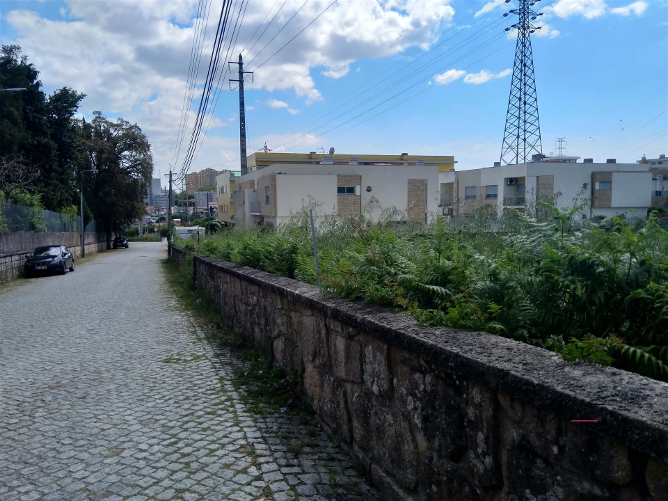 Terreno para Venda em Cidade da Maia Foto 11