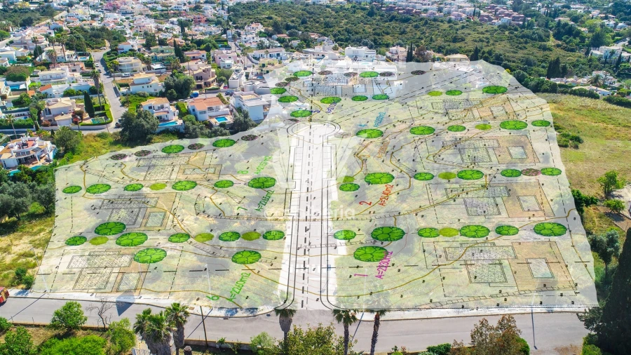 Terreno para Venda em Estômbar e Parchal