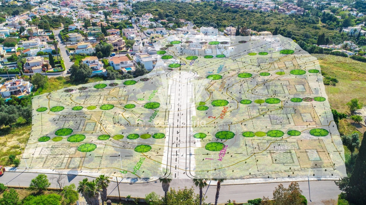 Terreno para Venda em Estômbar e Parchal Foto 1