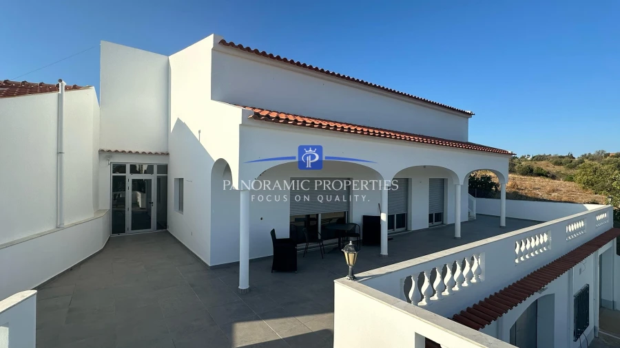 Moradia T3 para Venda em Lagos (São Sebastião e Santa Maria) Foto 1