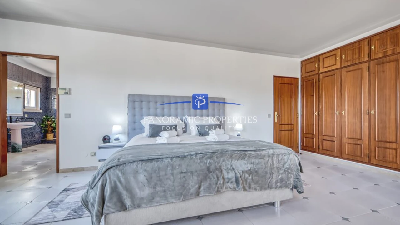 Apartamento T5 para Venda em Porches Foto 14