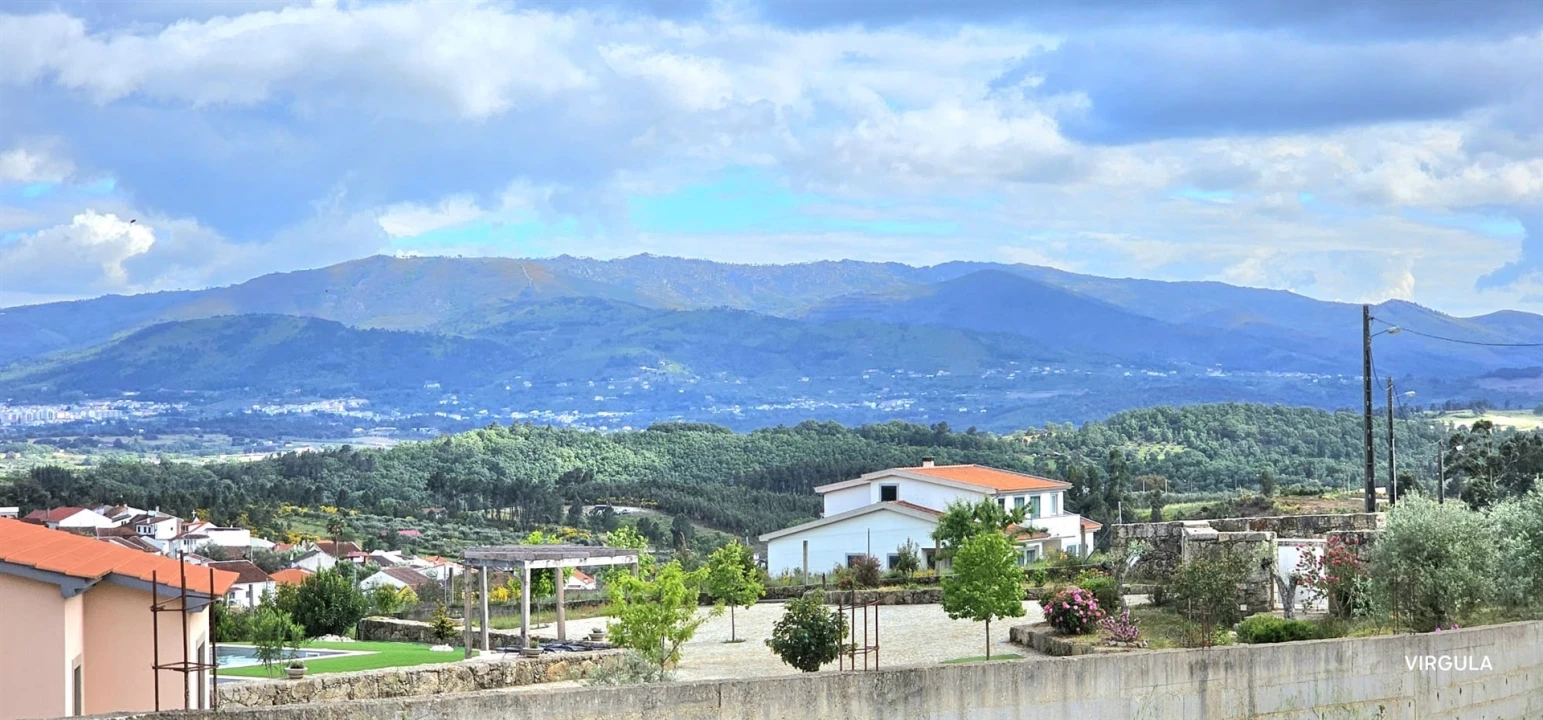 Moradia T1 para Venda em Peso e Vales do Rio Foto 3