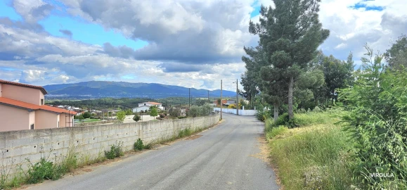 Moradia T1 para Venda em Peso e Vales do Rio