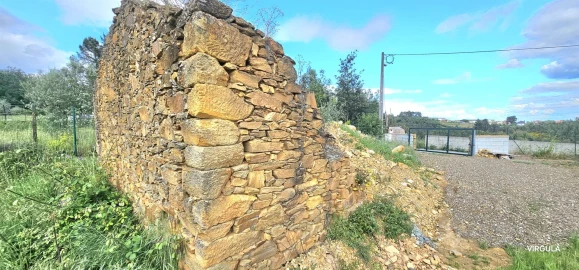 Moradia T1 para Venda em Peso e Vales do Rio