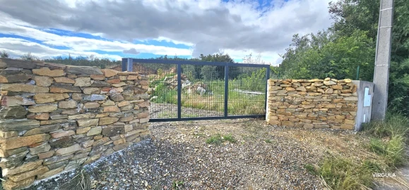 Moradia T1 para Venda em Peso e Vales do Rio