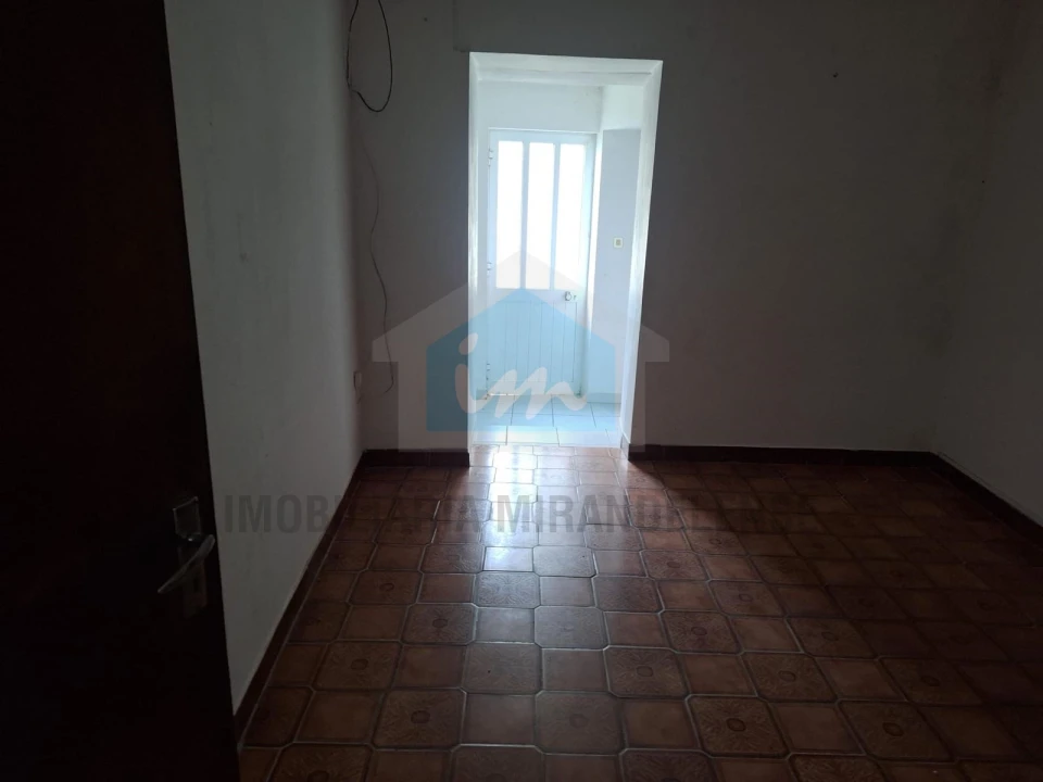 Moradia T2 para Venda em Freixeda e Vila Verde Foto 4