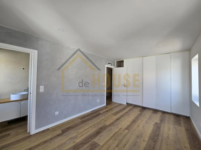 Moradia T3 para Venda em Miragaia e Marteleira Foto 2