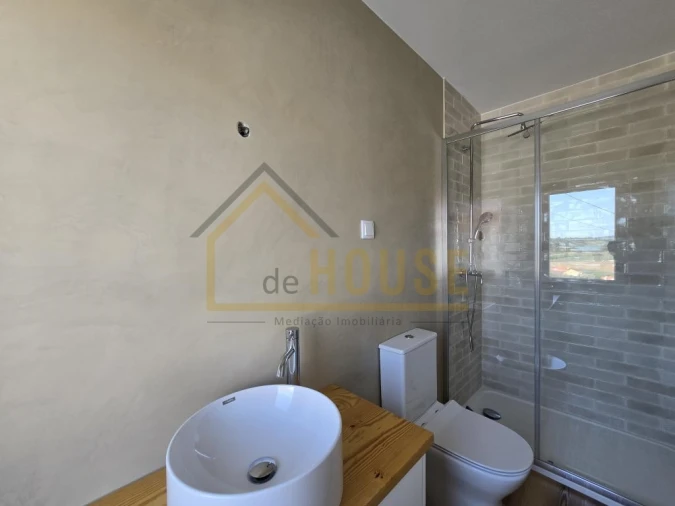 Moradia T3 para Venda em Miragaia e Marteleira Foto 11