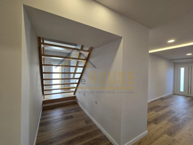 Moradia T3 para Venda em Miragaia e Marteleira Foto 22