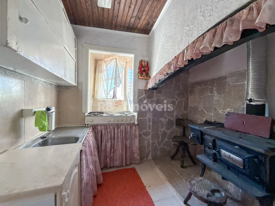 Moradia T4 para Venda em Aguas Belas Foto 6