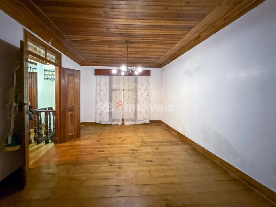 Moradia T4 para Venda em Aguas Belas Foto 17