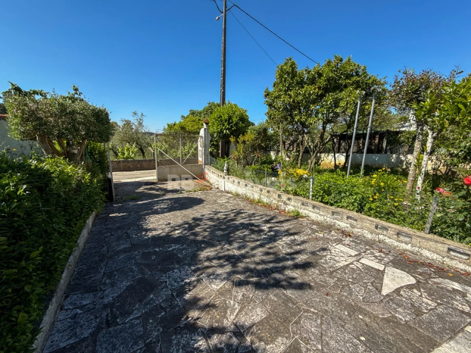 Moradia T4 para Venda em Aguas Belas Foto 28