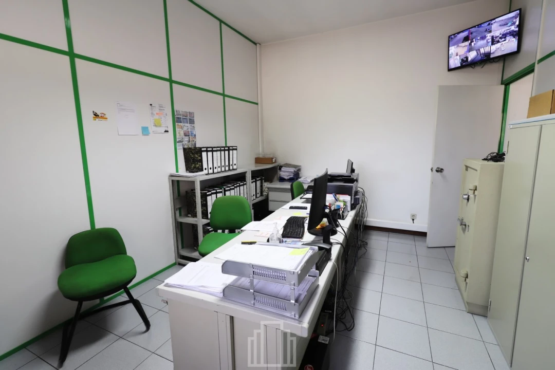 Armazém para Venda em São Miguel do Souto e Mosteirô Foto 7