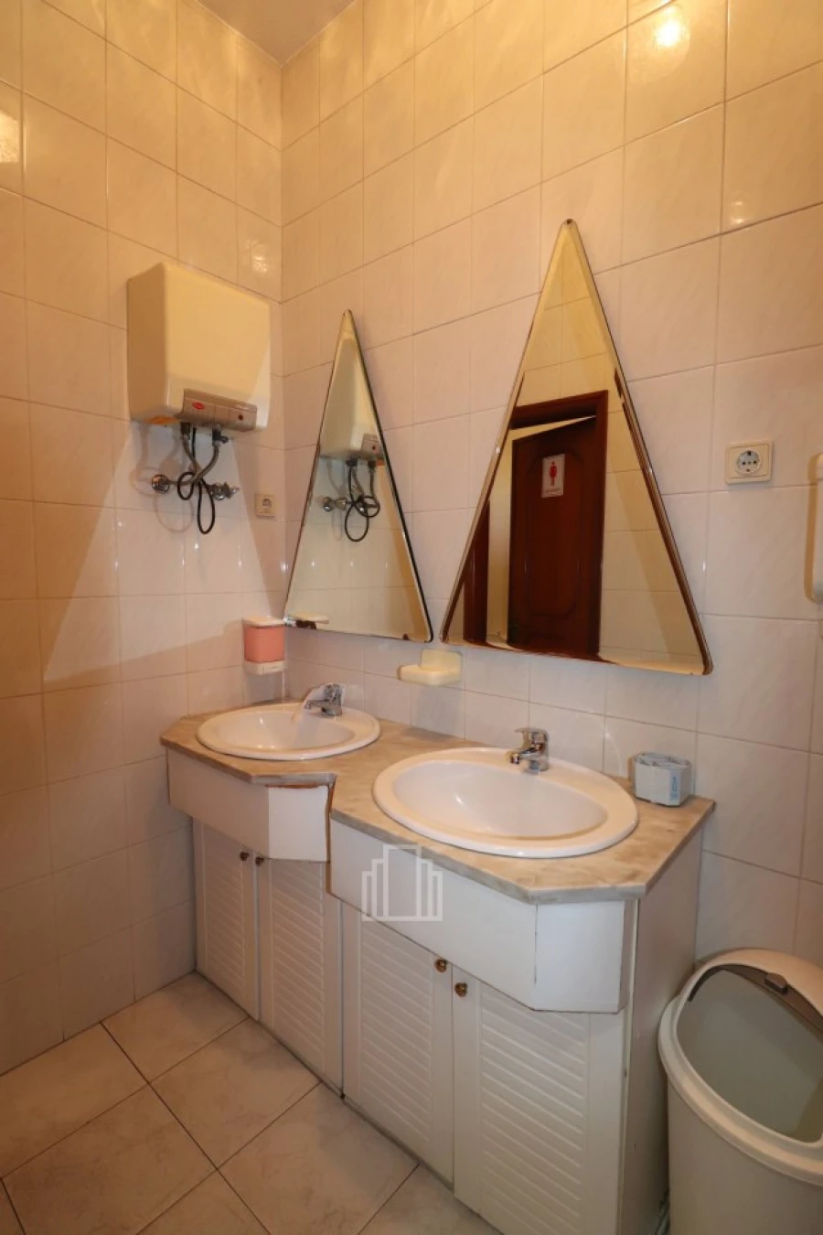 Armazém para Venda em São Miguel do Souto e Mosteirô Foto 9