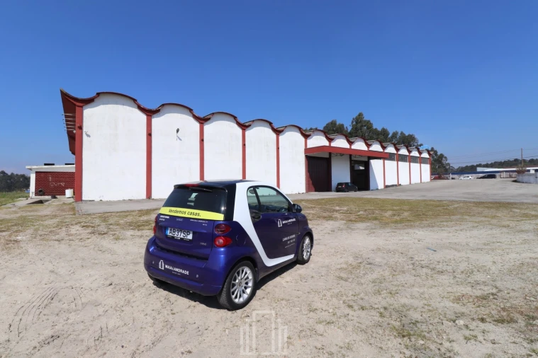 Armazém para Venda em São Miguel do Souto e Mosteirô Foto 2