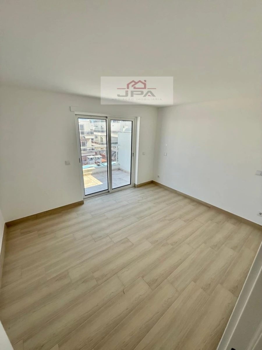 Moradia T4 para Venda em Vila Nova de Cacela Foto 9