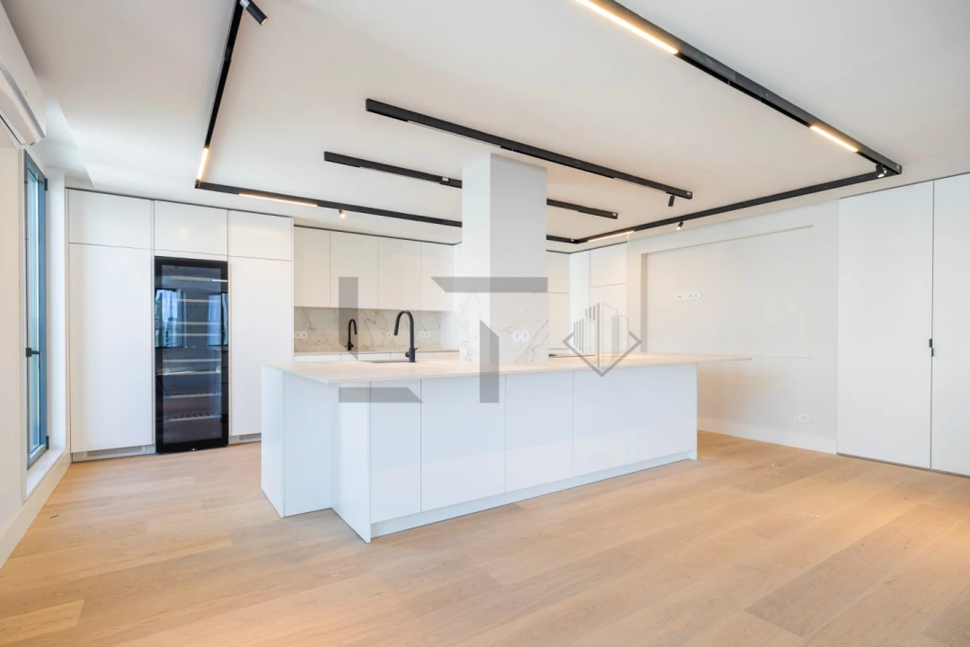 Apartamento T4 para Venda em Santo António Foto 22