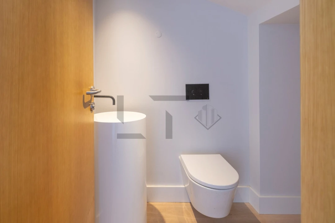 Apartamento T4 para Venda em Santo António Foto 24