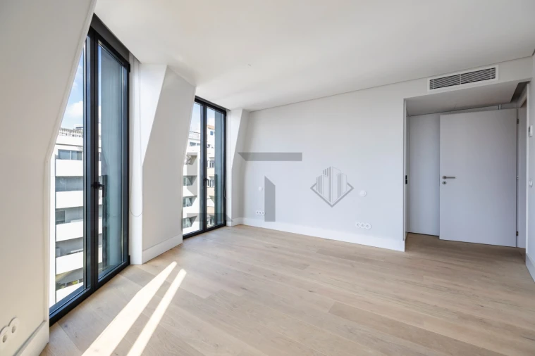 Apartamento T4 para Venda em Santo António Foto 37