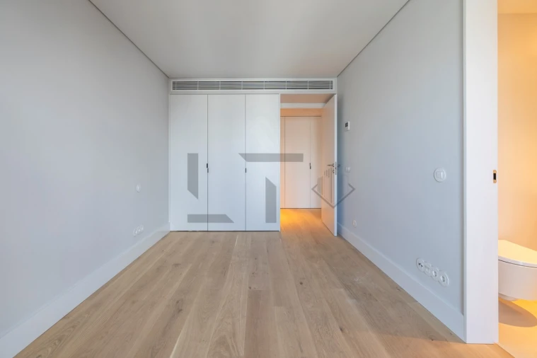 Apartamento T4 para Venda em Santo António Foto 40