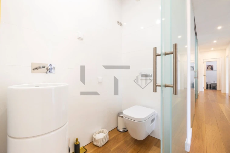 Apartamento T4 para Venda em Santo António Foto 27