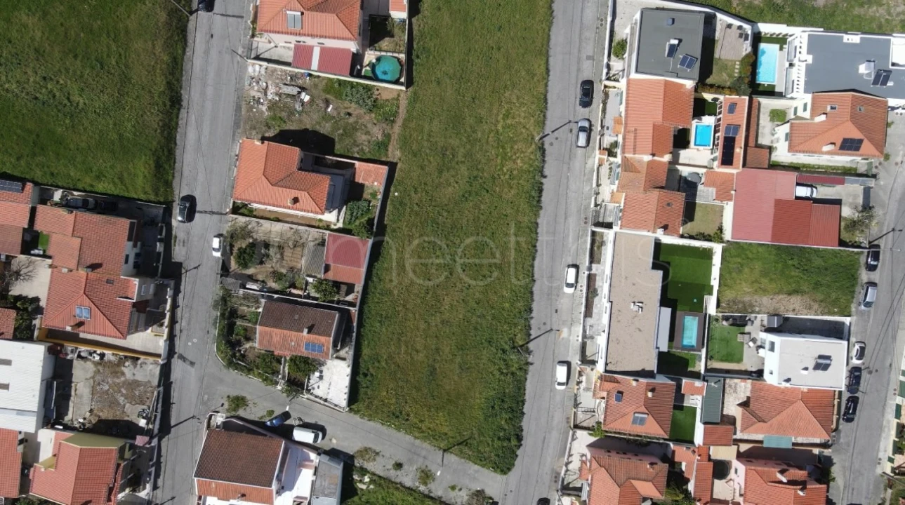 Terreno para Venda em Loures Foto 2