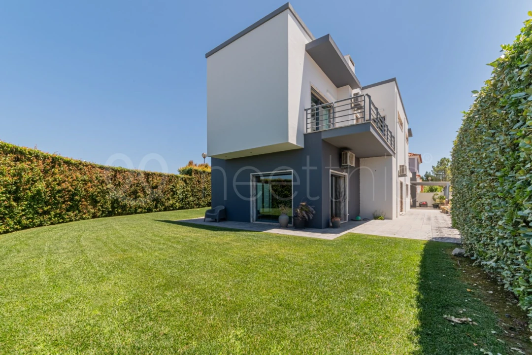 Moradia T4 para Venda em Santa Maria, São Pedro e Matacães Foto 2