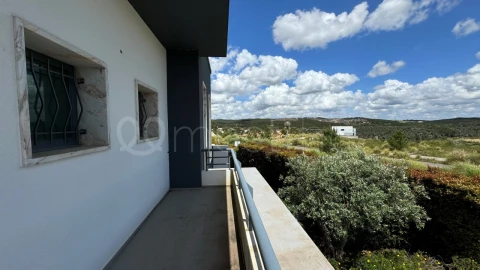 Moradia T4 para Venda em Santa Maria, São Pedro e Matacães