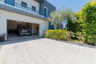 Moradia T4 para Venda em Santa Maria, São Pedro e Matacães