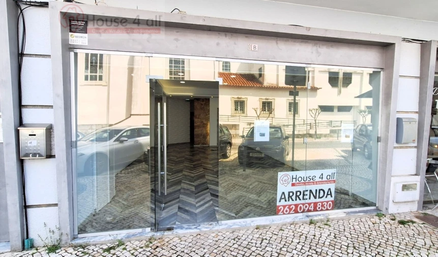 Loja para Arrendamento em Nossa Senhora do Pópulo, Coto e São Gregório