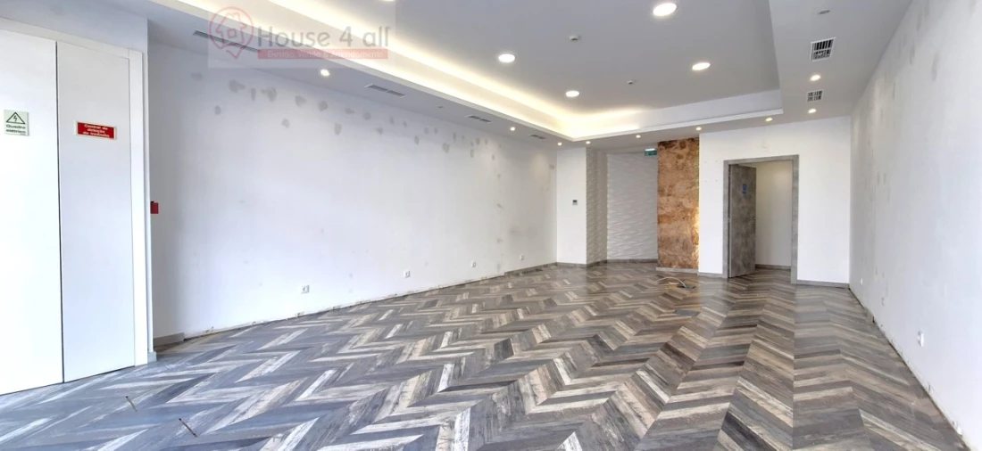 Loja para Arrendamento em Nossa Senhora do Pópulo, Coto e São Gregório Foto 2