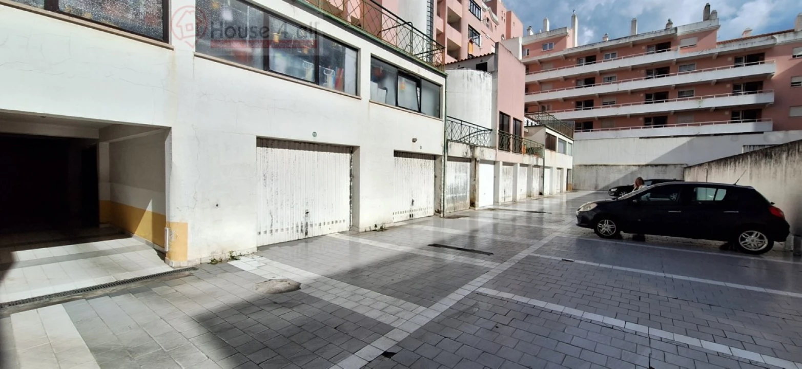 Garagem para Venda em Caldas da Rainha - Santo Onofre e Serra do Bouro Foto 1