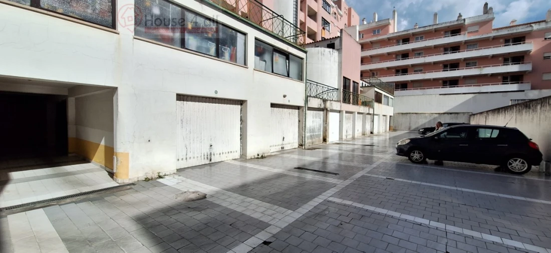 Garagem para Venda em Caldas da Rainha - Santo Onofre e Serra do Bouro Foto 1