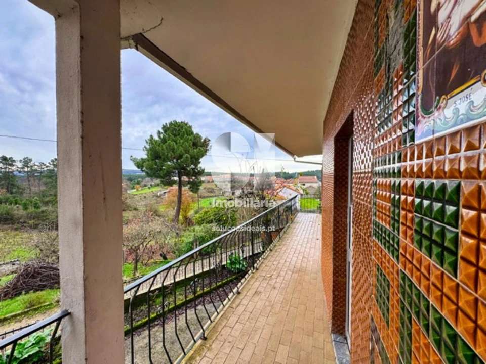 Moradia T3 para Venda em Paços Foto 3