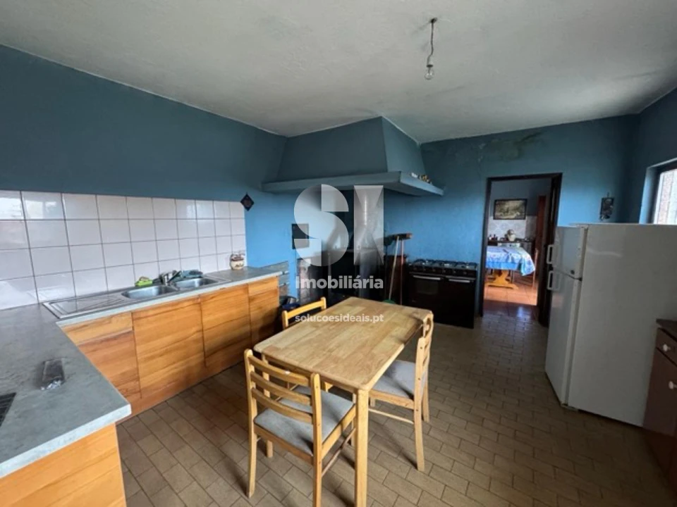 Moradia T3 para Venda em Paços Foto 5