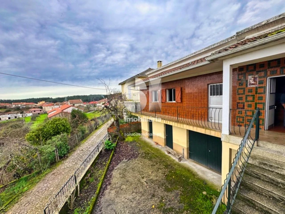 Moradia T3 para Venda em Paços Foto 2