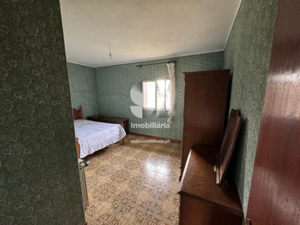 Moradia T3 para Venda em Paços Foto 13