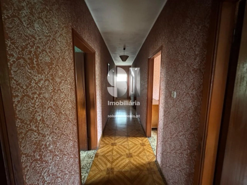 Moradia T3 para Venda em Paços Foto 8
