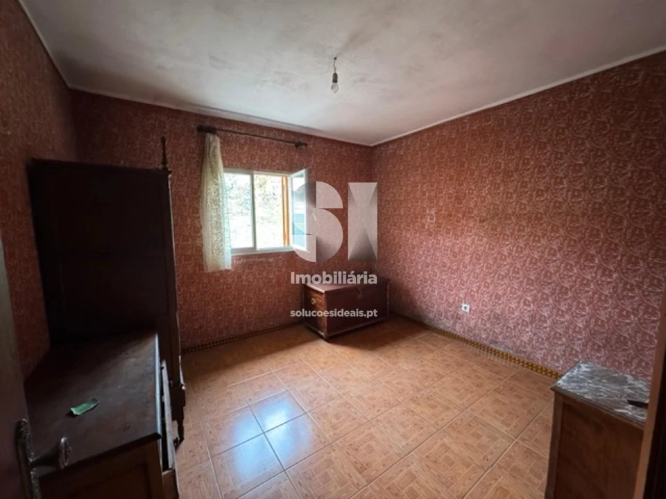 Moradia T3 para Venda em Paços Foto 16