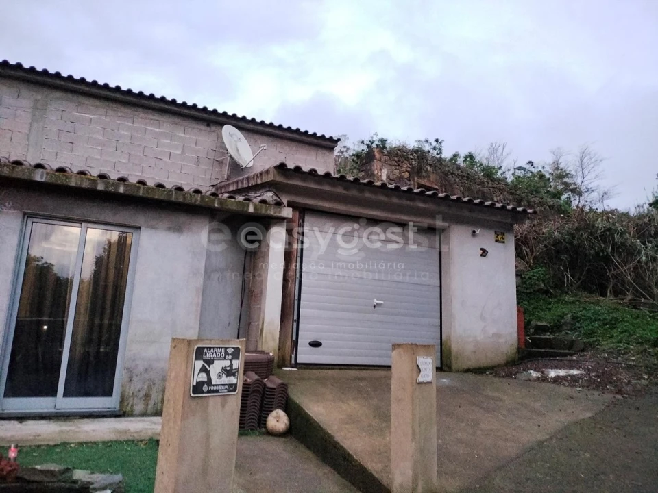 Moradia T3 para Venda em Praia da Vitoria (Santa Cruz) Foto 4