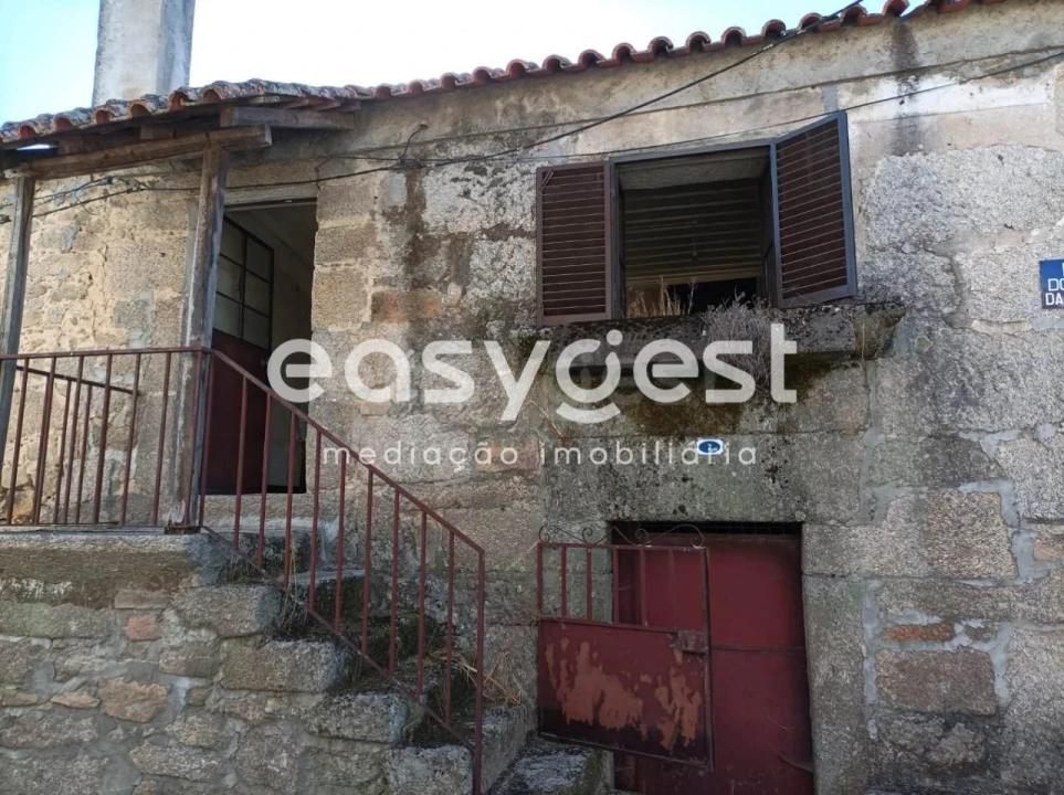 Moradia T1 para Venda em Ervedal e Vila Franca da Beira Foto 1