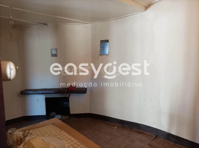 Moradia T1 para Venda em Ervedal e Vila Franca da Beira Foto 7